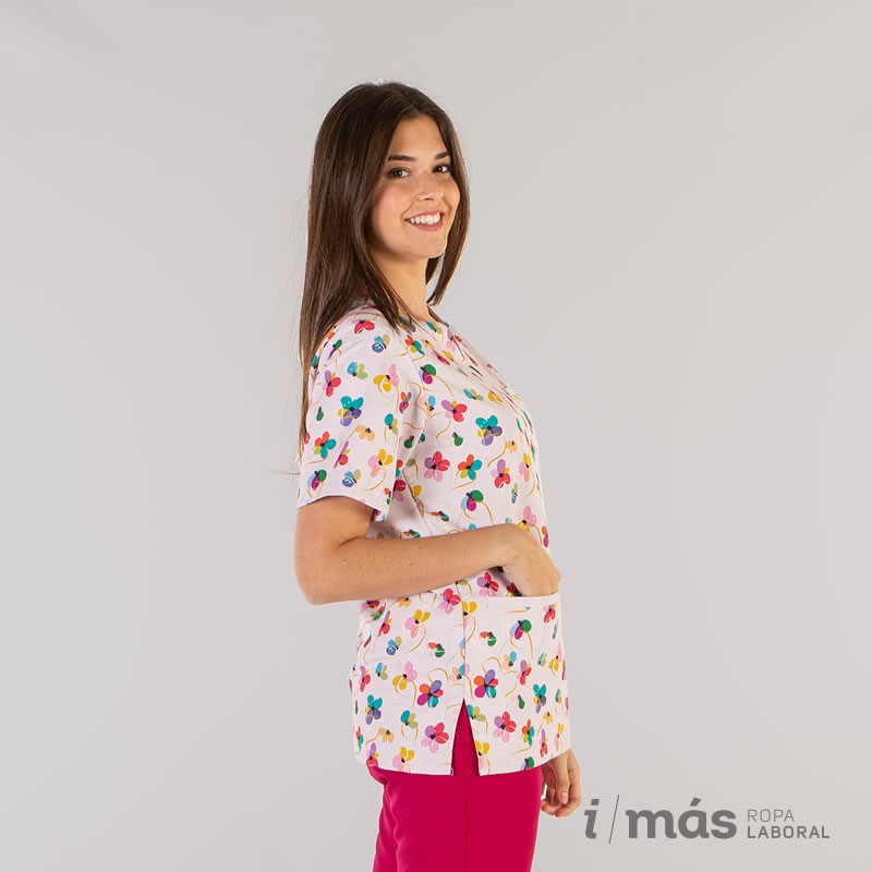 Blusa de pijama sanitario de microfibra estampada con flores de colores, de tejido antibacteriano y antimanchas